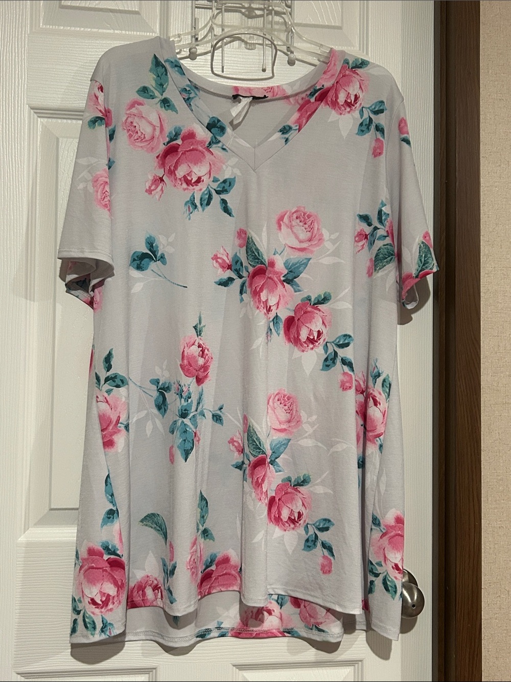 Floral V-Neck Women's Top - Pink Rose on Light Gray 3x